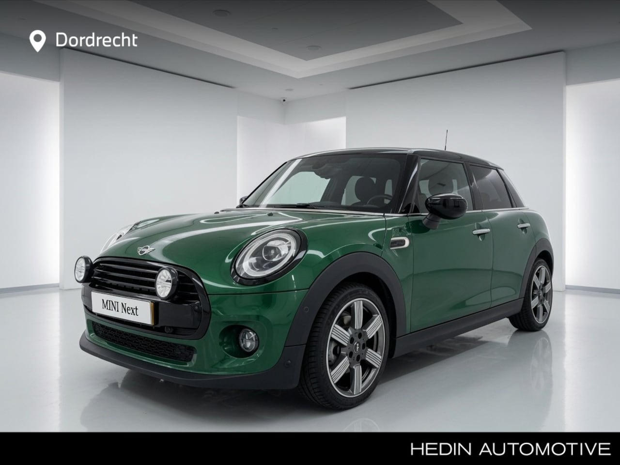 MINI 5-Deurs - Cooper 60 Years Edition | Panorama | Leder | Harman Kardon | 2 jaar Garantie - AutoWereld.nl
