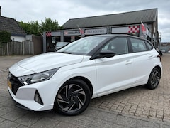 Hyundai i20 - 1.2 MPI 84pk Comfort Smart *zwart dak + camera + navi + Apple/AndroidCarPlay