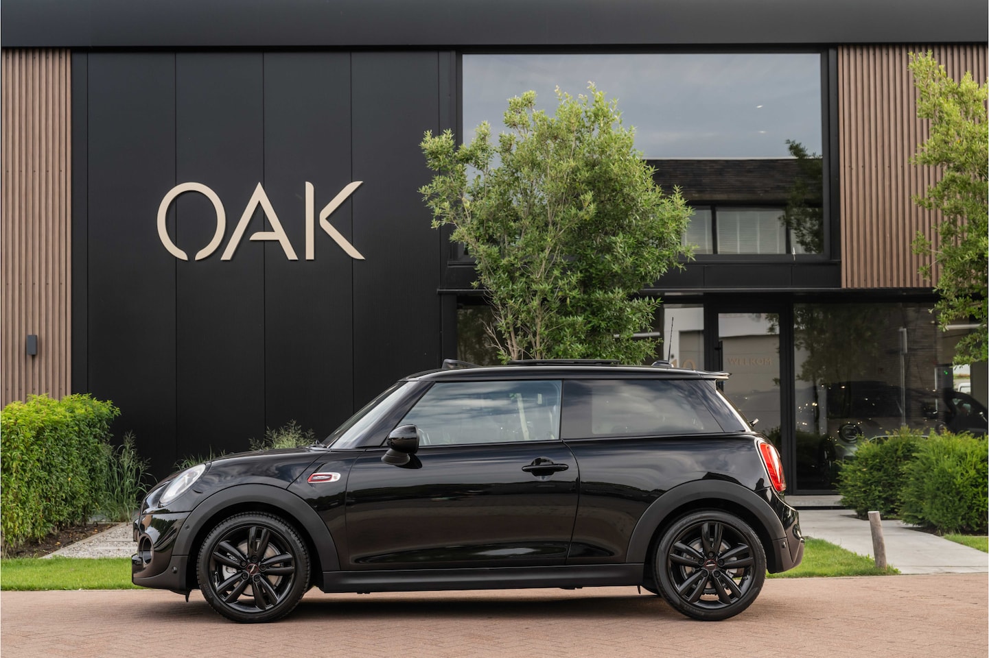 MINI 3-Deurs - 2.0 Cooper S Chili | Navigatie | Panorama | Leder | PDC | 17"LM | Midnight Black - AutoWereld.nl