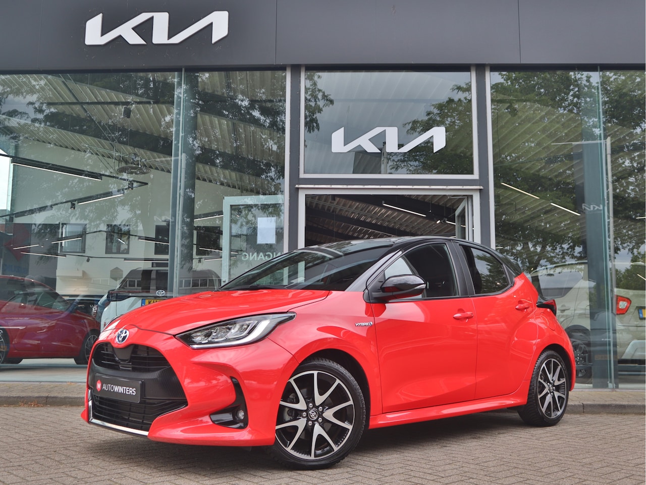 Toyota Yaris - 1.5 Hybrid Executive Launch Edition | Bi-Tone | Head-up Display | Stoelverwarming | Camera - AutoWereld.nl