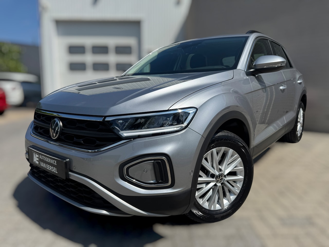 Volkswagen T-Roc - 1.0 TSI Life CAMERA / LED / NAVIGATIE / DIGITAL COCKPIT / PARK ASSIST / STOELVERWARMING - AutoWereld.nl