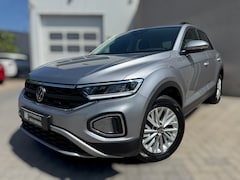 Volkswagen T-Roc - 1.0 TSI Life CAMERA / LED / NAVIGATIE / DIGITAL COCKPIT / PARK ASSIST / STOELVERWARMING