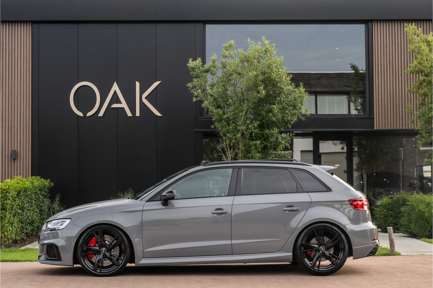 Audi A3 Sportback - 2.5 TFSI RS 3 quattro | Panorama | Leder | B&O | Camera | 19"LM | Nardo Grijs - AutoWereld.nl