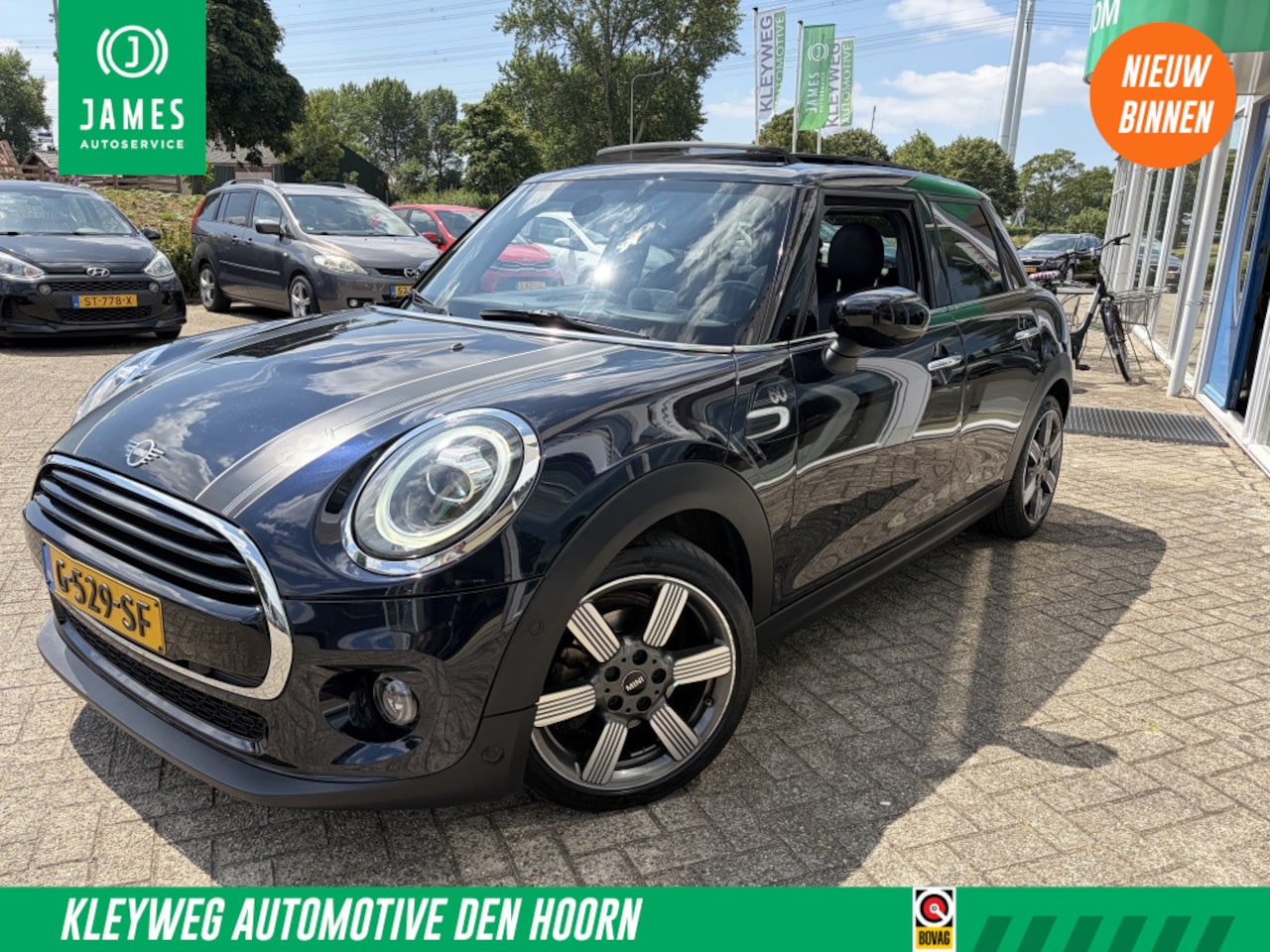MINI 5-Deurs - 1.5 Cooper 60 Yr Ed. Aut, Nav, Pano, Caplay, Leder - AutoWereld.nl