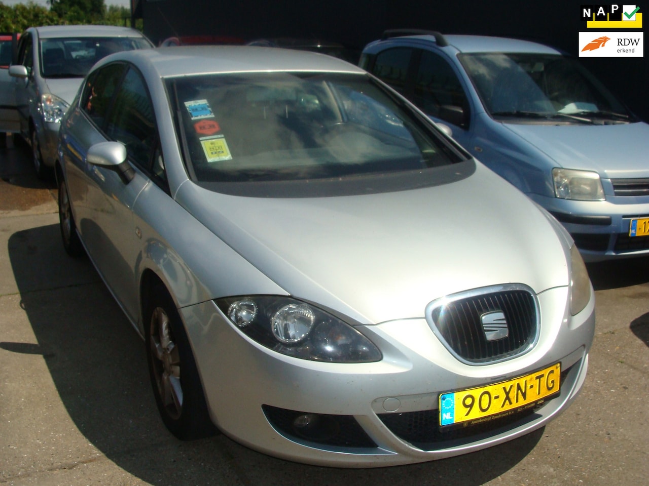 SEAT Leon Sportstourer - 1.6 Sportstyle st bekr navi airco elek pak nap apk - AutoWereld.nl