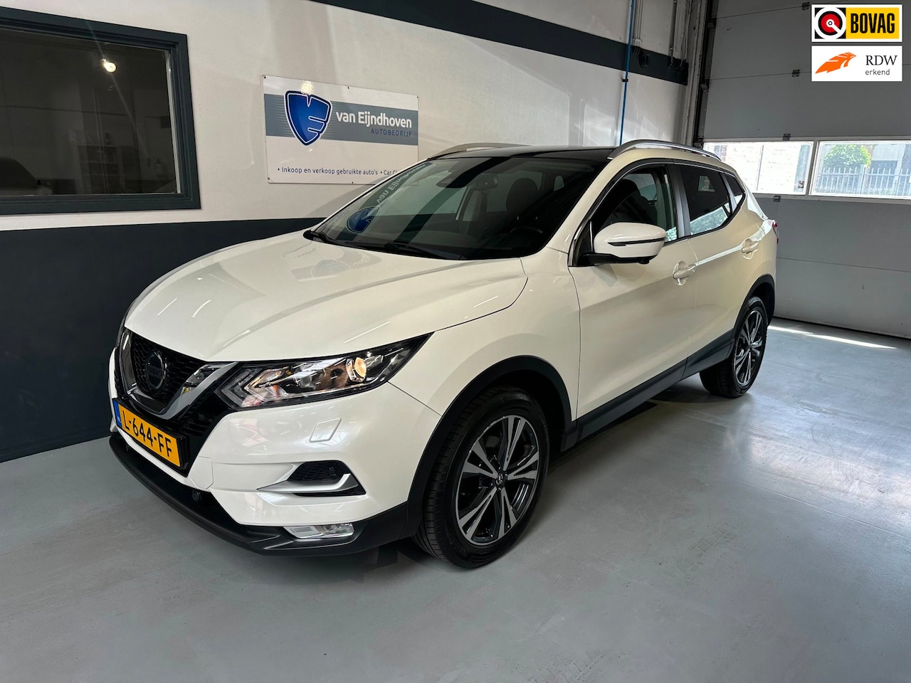 Nissan Qashqai - 1.6 N-Connecta Pano|Navi|163PK - AutoWereld.nl