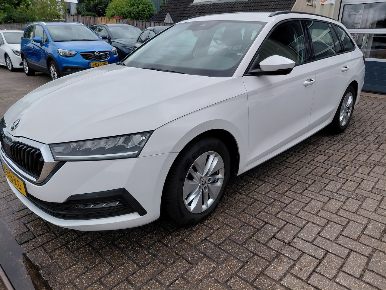 Skoda Octavia Combi - 1.0 e-TSI Business Edition 1.0 e-TSI Business Edition - AutoWereld.nl