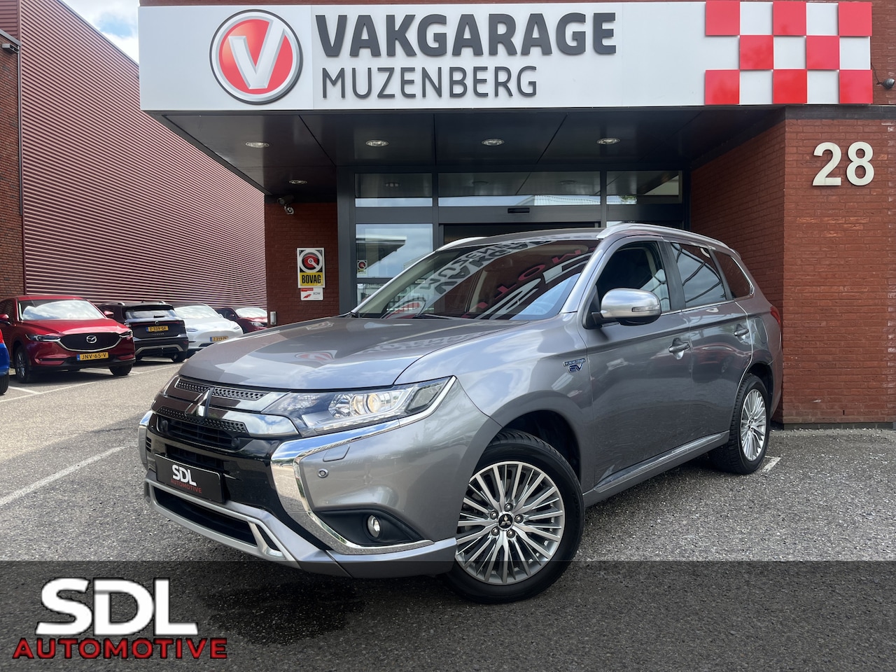 Mitsubishi Outlander - 2.4 PHEV 4WD Pure+ 240PK!! // KEYLESS // CAMERA+SENSOREN // CLIMA // STOELVERWARMING // AP - AutoWereld.nl