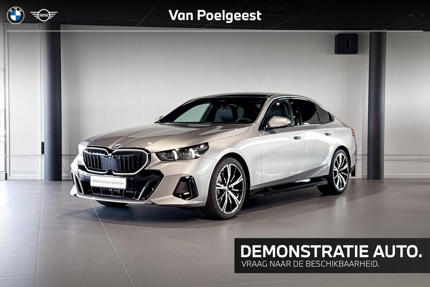 BMW 5-serie - Sedan 520i | M Sport Pro | Glazen Panoramadak | Harman Kardon | Comfort Access | Trekhaak - AutoWereld.nl