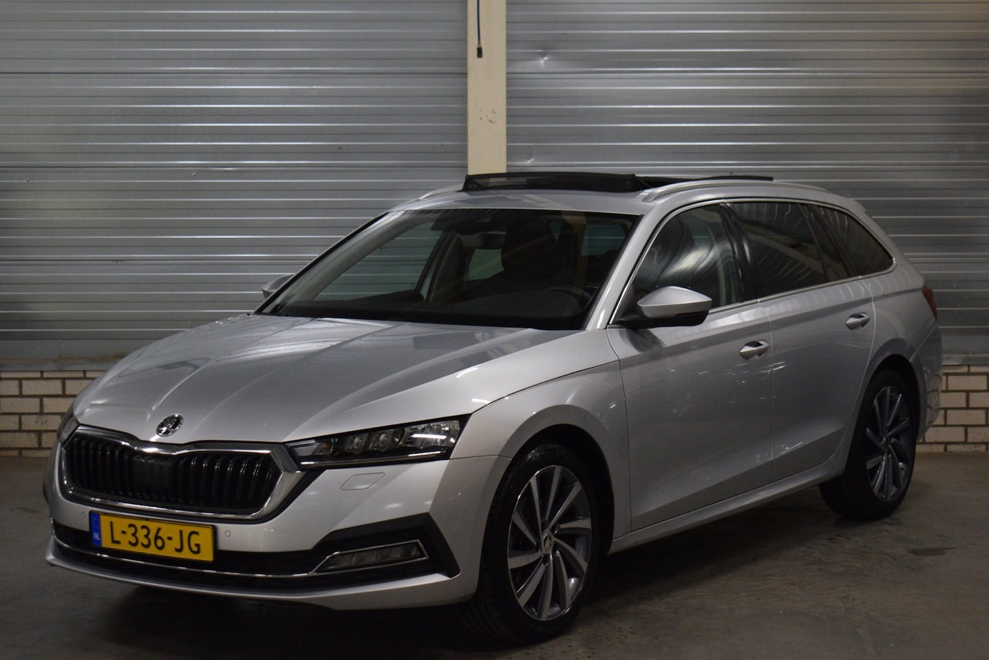 Skoda Octavia Combi - 1.0 e-TSI Business Edition Plus + Panoramadak|Android Auto/Carplay|Stoelverwarming|Adaptiv - AutoWereld.nl