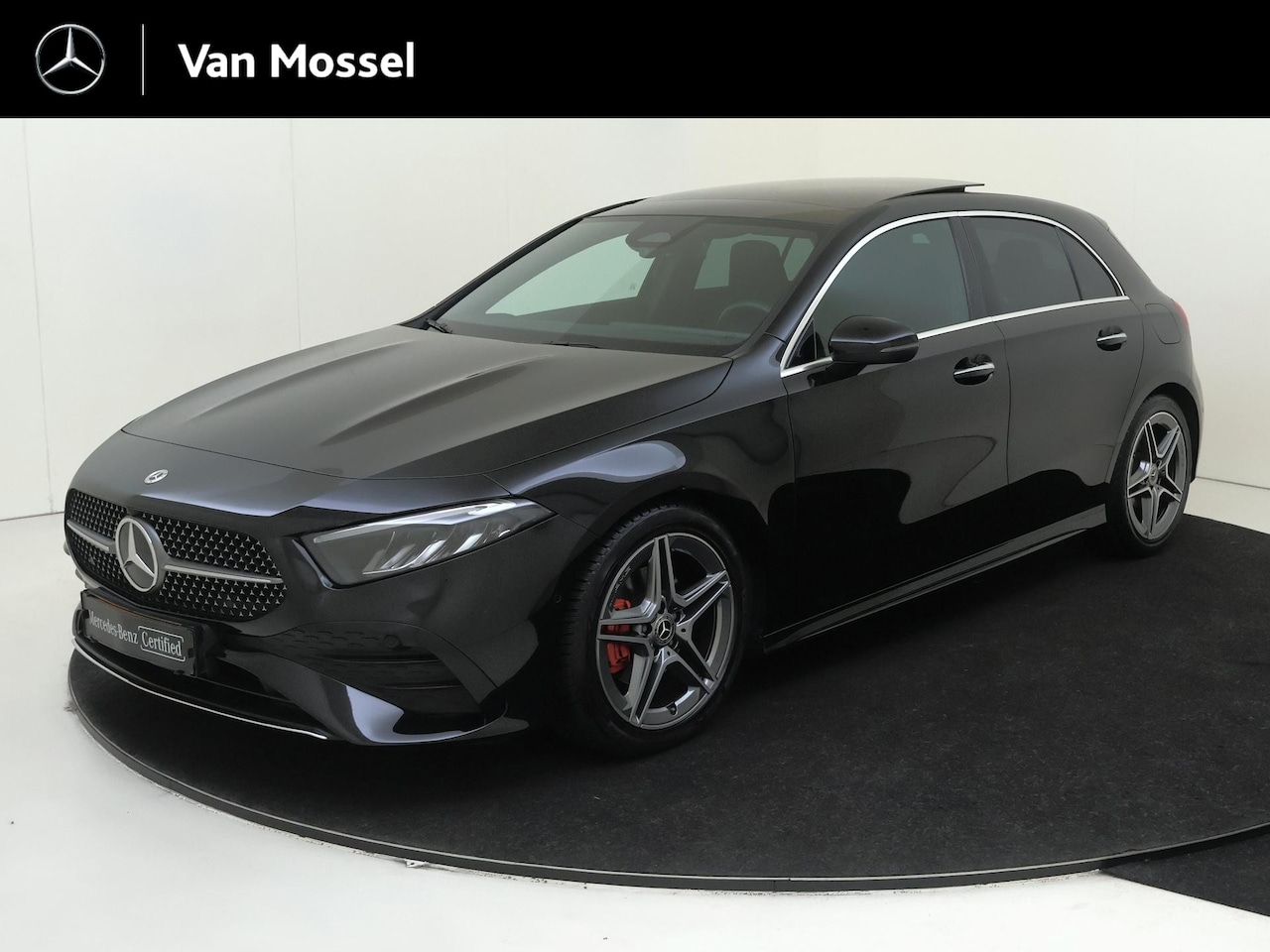 Mercedes-Benz A-klasse - 180 AMG Line / Achteruitrijcamera / Panoramadak - AutoWereld.nl