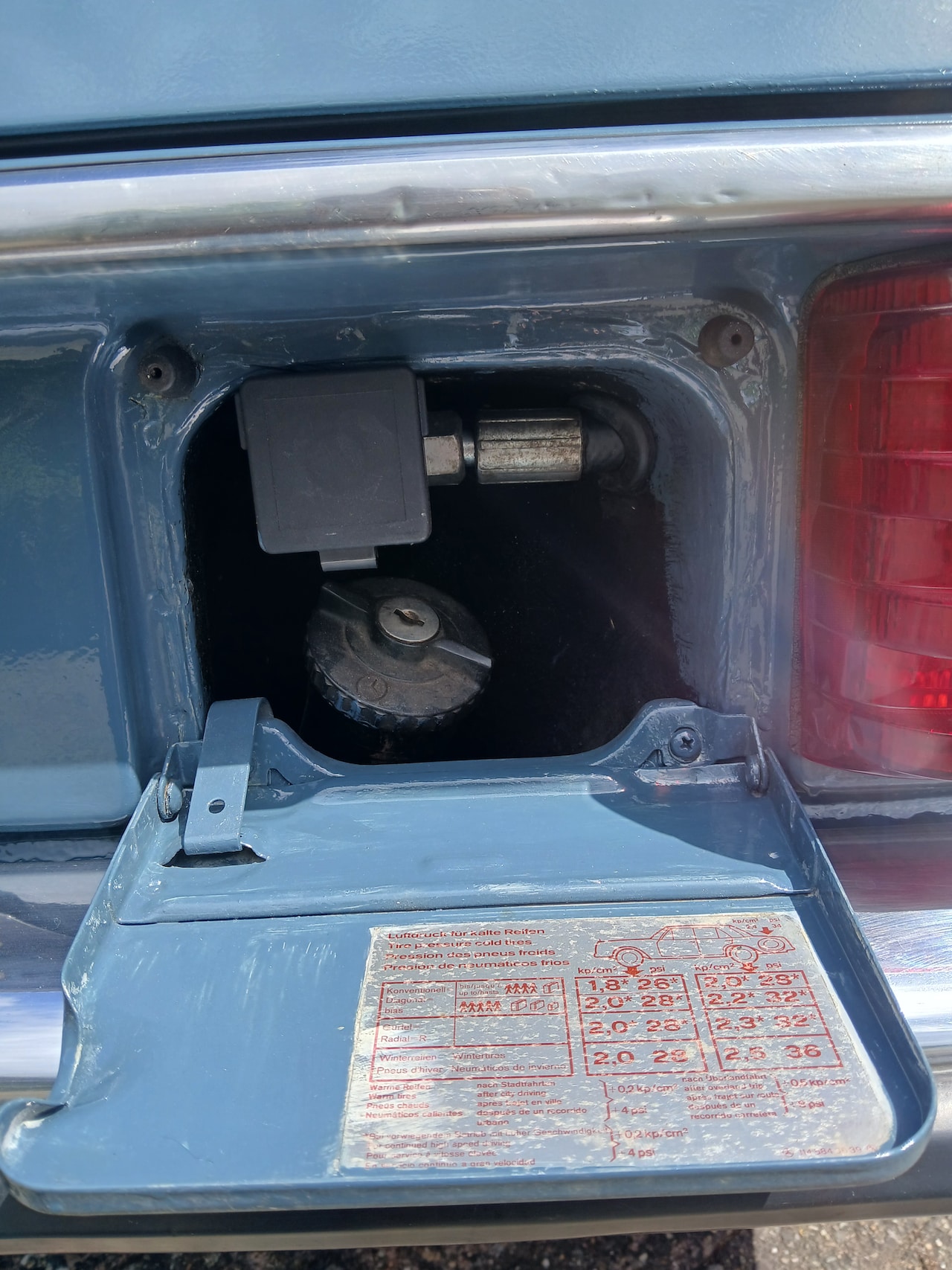 Mercedes-Benz 200-280 (W115) - 230 - AutoWereld.nl
