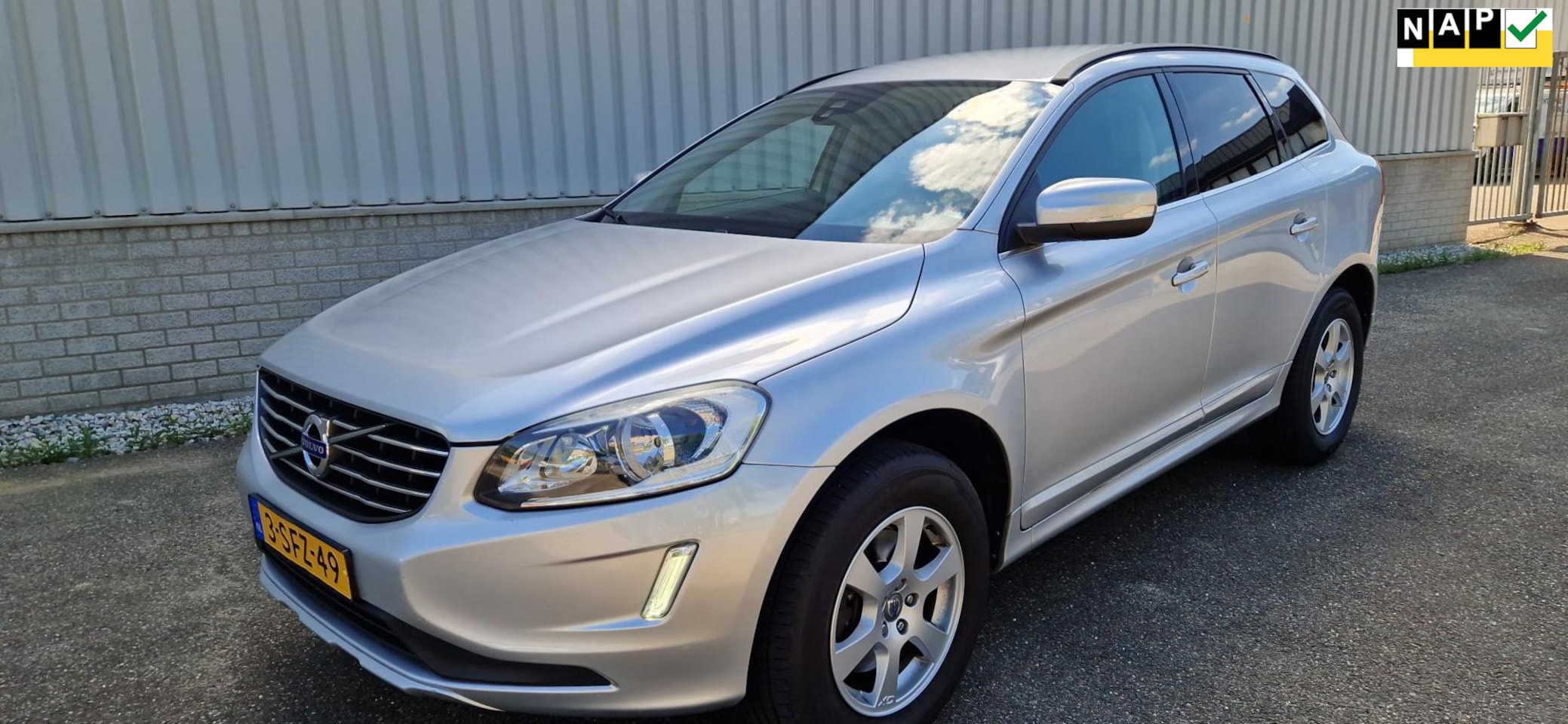 Volvo XC60 - 2.0 T5 FWD Momentum 2.0 T5 FWD Momentum - AutoWereld.nl
