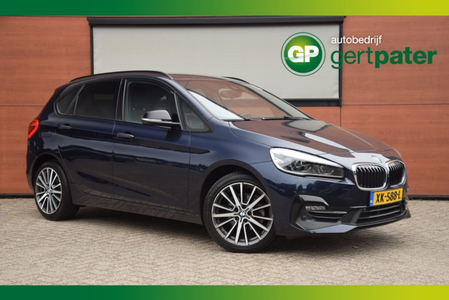 BMW 2-serie Active Tourer - 218i Sportline Trekhaak/Shadowline/18 Inch/Camera/Stoelverwarmin - AutoWereld.nl