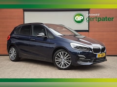 BMW 2-serie Active Tourer - 218i Sportline Trekhaak/Shadowline/18 Inch/Camera/Stoelverwarmin