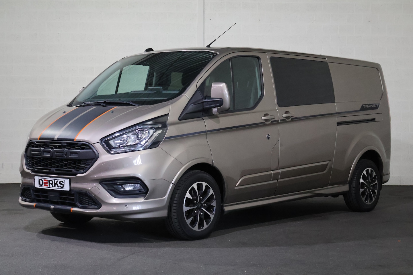 Ford Transit Custom - 2.0 TDci 170pk L2 H1 Sport DC - AutoWereld.nl