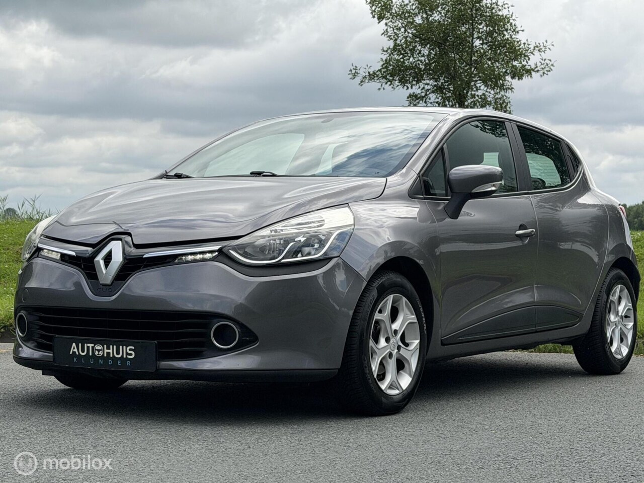 Renault Clio - 1.2 16V * Navigatie * Cruise * - AutoWereld.nl