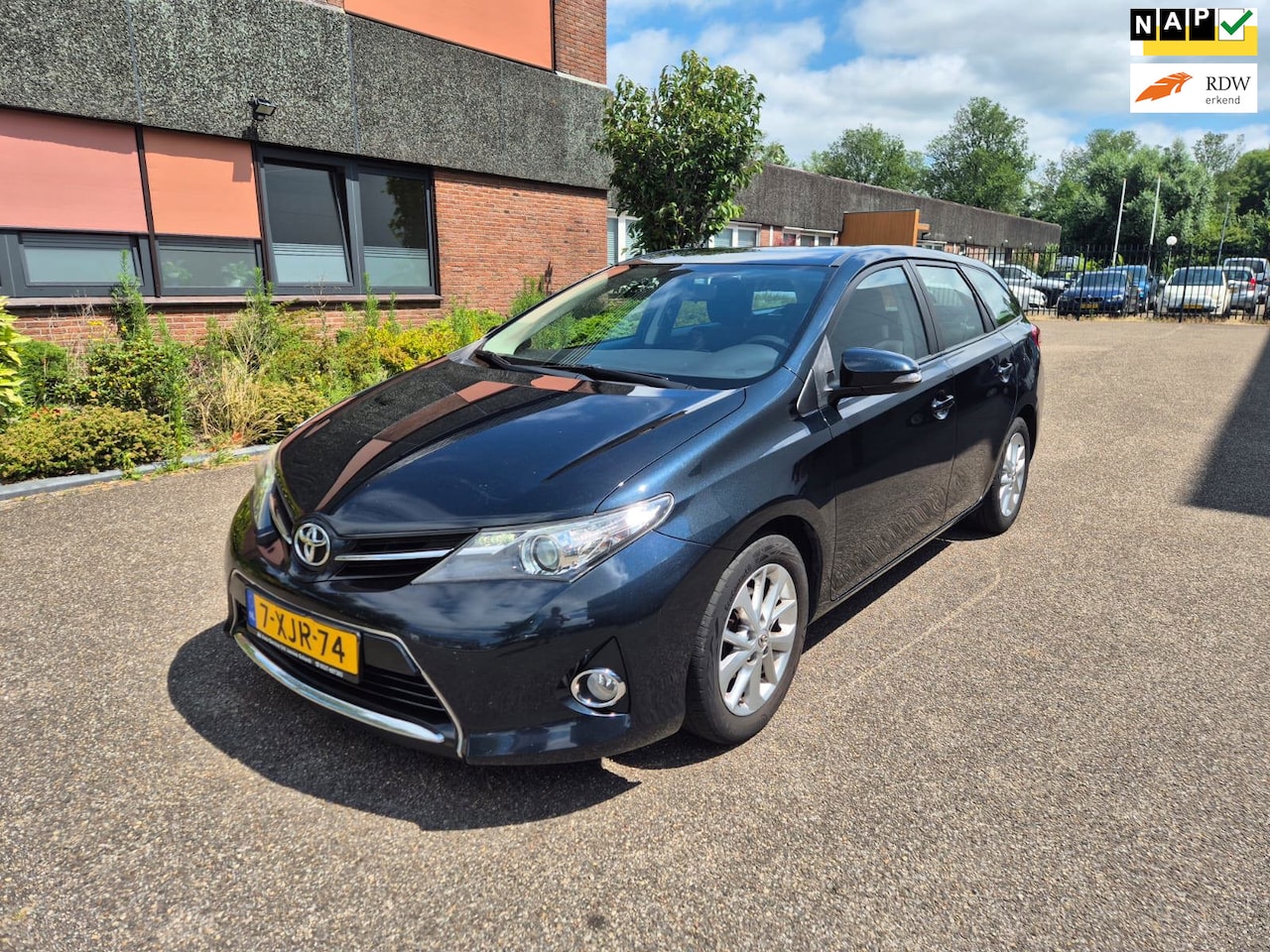 Toyota Auris Touring Sports - 1.3 Now Airco |Boekjes|Trekhaak|LM Velgen|N.A.P - AutoWereld.nl