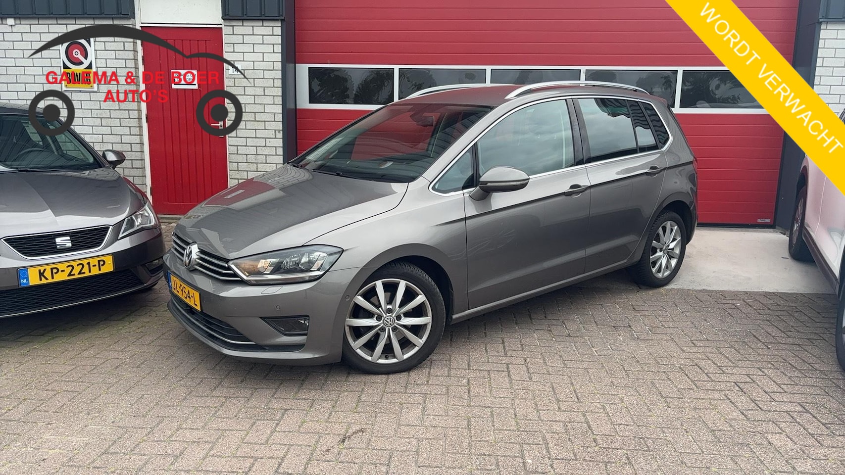 Volkswagen Golf Sportsvan - 1.4 TSI Highline AUTOMAAT / TREKHAAK / XENON / STOELVERW / CAMERA / NAVI / CLIMA / PDC / B - AutoWereld.nl