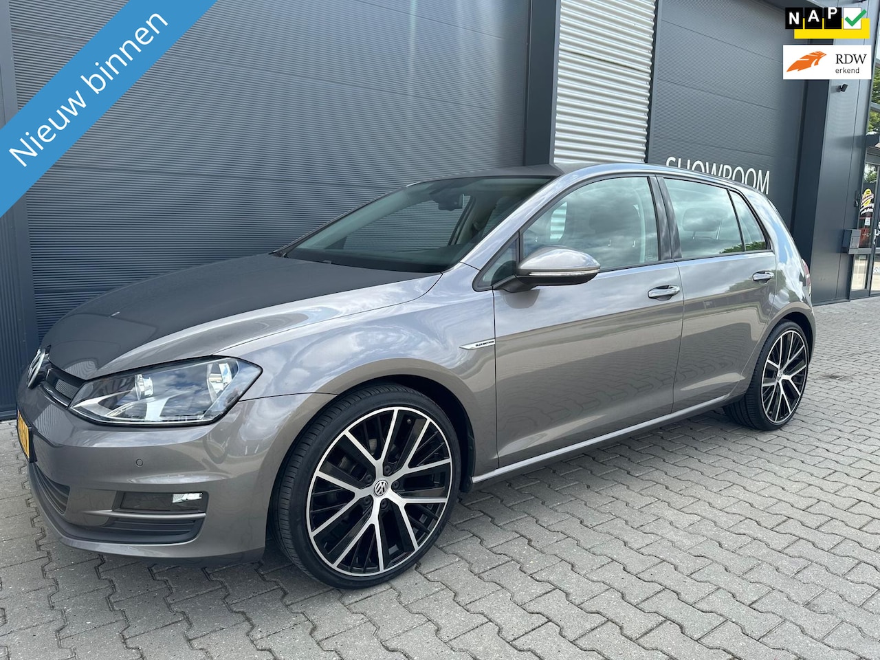 Volkswagen Golf - 1.0 TSI BUSINESS EDITION CONNECTED LED - AutoWereld.nl