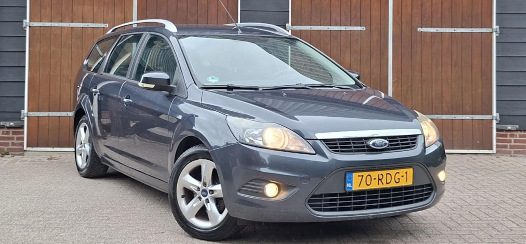 Ford Focus Wagon - 1.6 Comfort | Trekhaak | Bluetooth | Distributieriem vervangen | - AutoWereld.nl