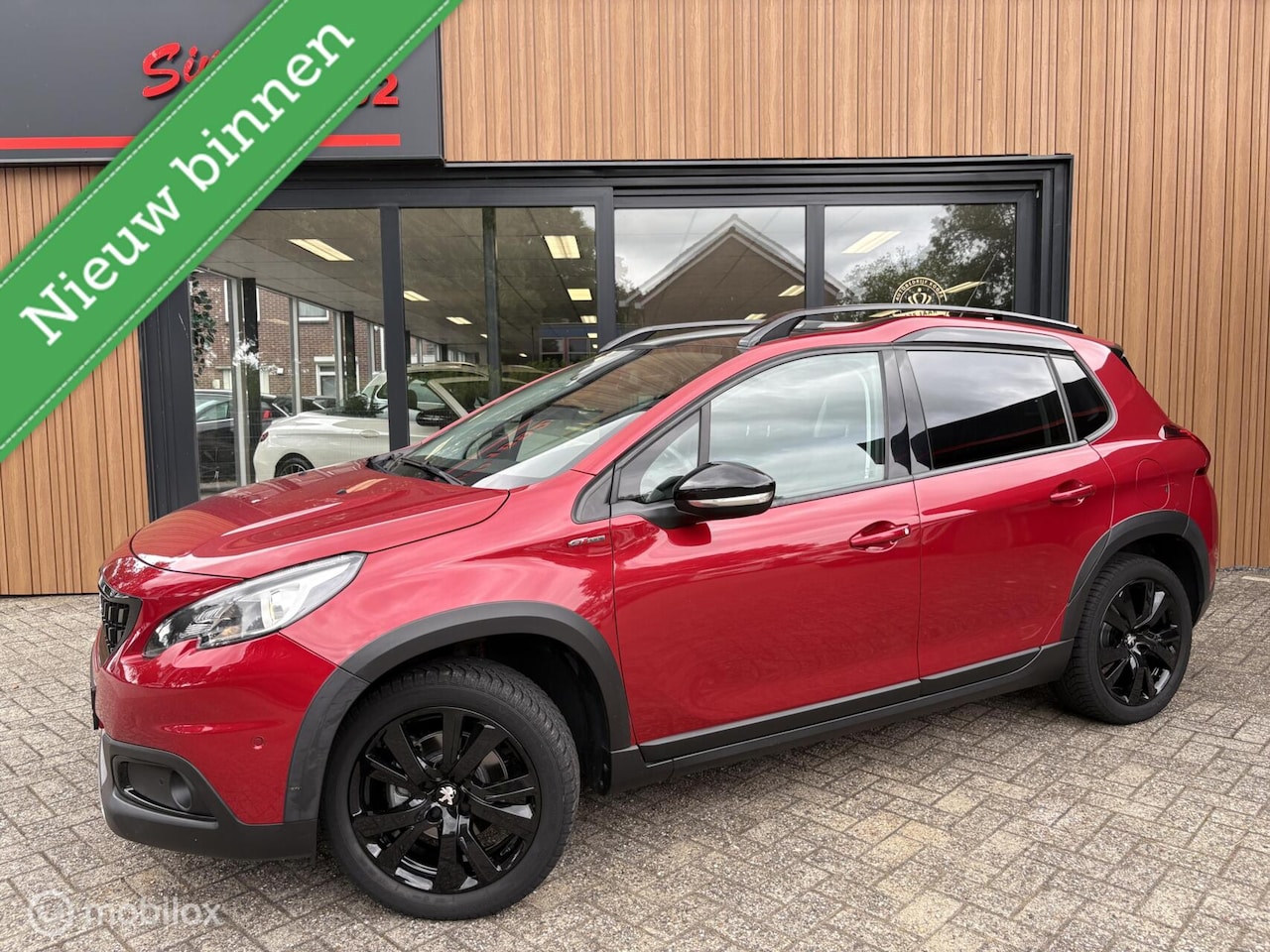 Peugeot 2008 - 1.2 PureTech GT-Line | Panodak | Navi | Trekhaak | Dealer onderhouden | DEALER-STAAT - AutoWereld.nl