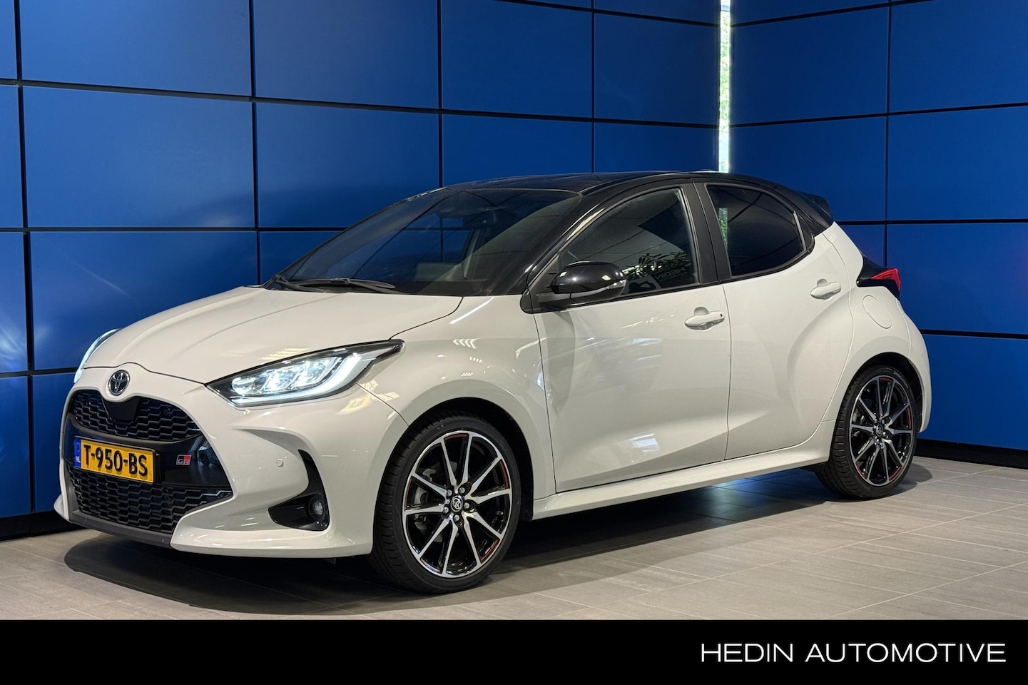 Toyota Yaris - 1.5 Hybrid GR Sport | Dealeronderhouden | Trekhaak - AutoWereld.nl