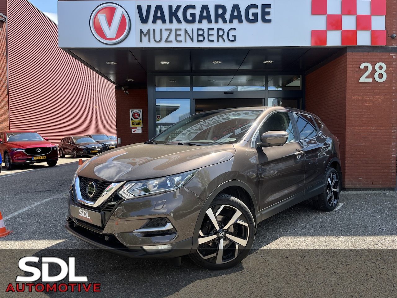 Nissan Qashqai - 1.3 DIG-T N-Connecta // ADAPT. CRUISE // 360 CAMERA+SENSOREN // KEYLESS // DODEHOEK // TRE - AutoWereld.nl