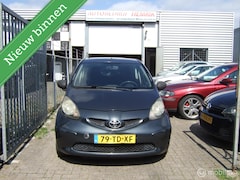 Toyota Aygo - 1.0-12V DYNAMIC