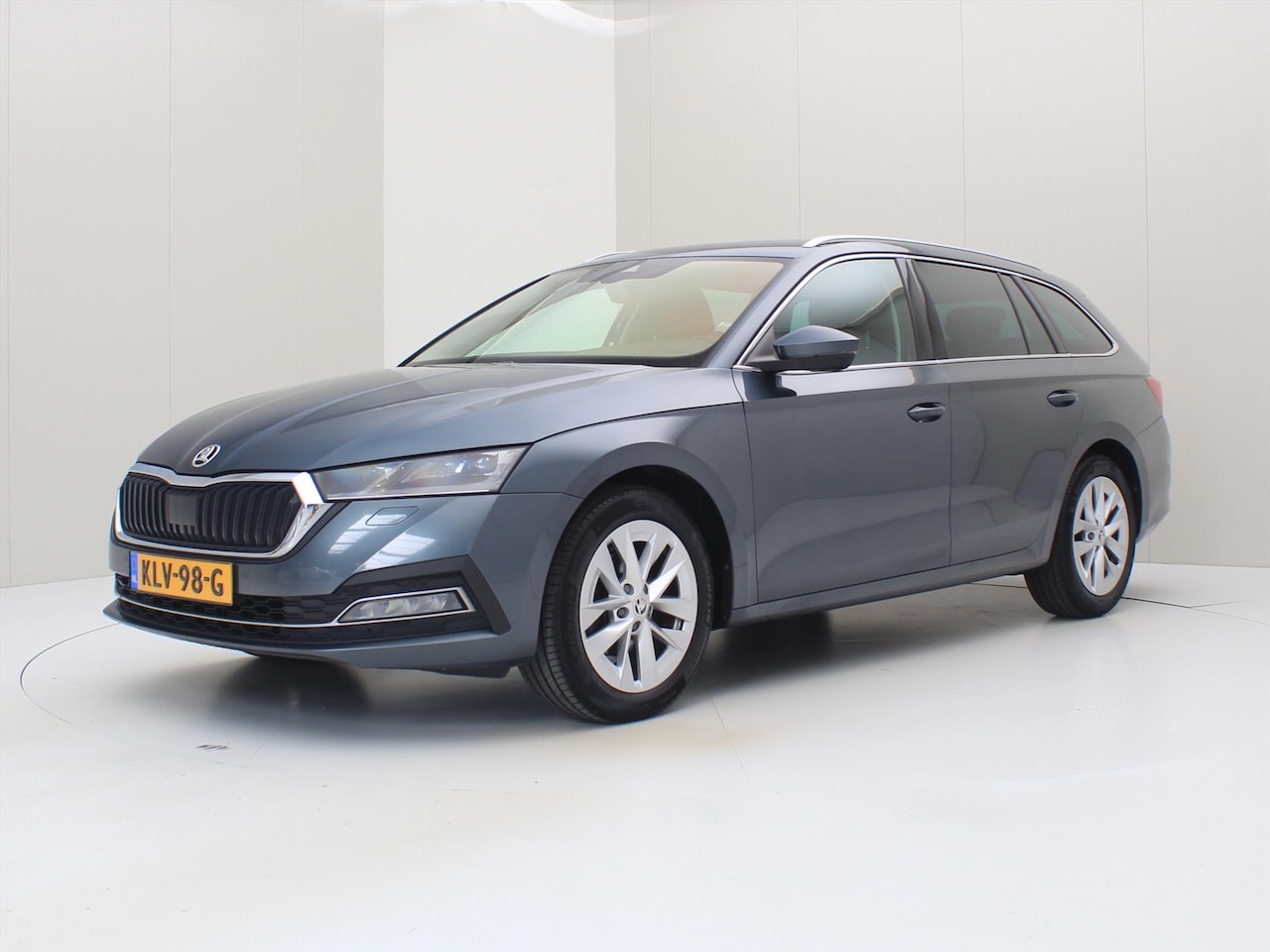 Skoda Octavia Combi - 1.0 e-TSI 110PK DSG7 Style [ TREKHAAK+ACC+STUURVERW.+STOELVERWARMING+NAVI+PDC ] - AutoWereld.nl
