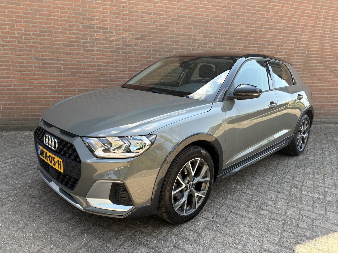Audi A1 citycarver - 25 TFSI Advanced Edition `Camera / Chronosgrijs` - AutoWereld.nl