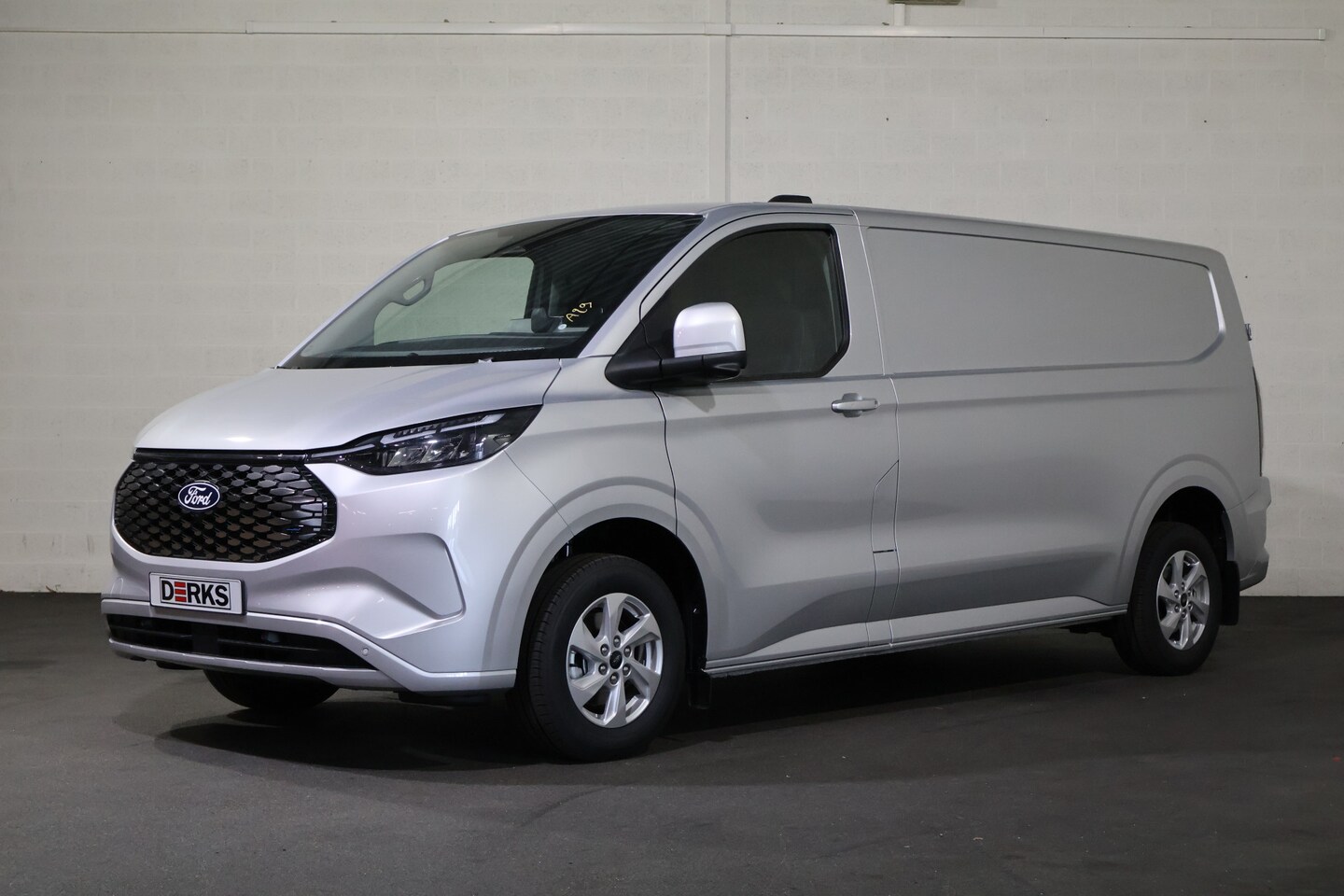 Ford Transit Custom - E-Transit 340 L2 H1 Limited 71 kWh 218pk 360gr Camera - AutoWereld.nl