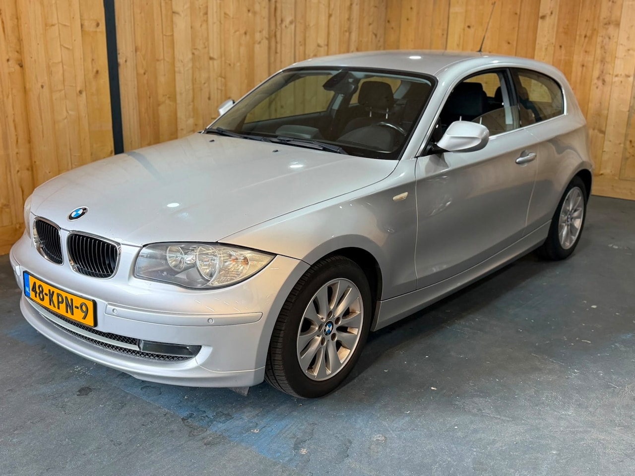 BMW 1-serie - 120i Business Line 2010 Sportstoelen Navi - AutoWereld.nl