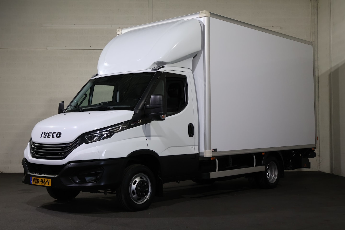 Iveco Daily - 40C16 3.0 Hi-matic Bakwagen met Laadklep 1000kg - AutoWereld.nl