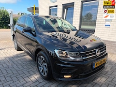 Volkswagen Tiguan - 1.4 TSI ACT Comfortline Business / Carplay / Trekhaak / Add Cruise / Climate controle / Te
