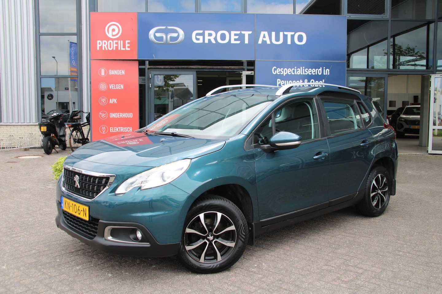 Peugeot 2008 - 1.2 PureTech Blue Lion Airco Navi Cruise Carplay Trekhaak Zeer mooi - AutoWereld.nl