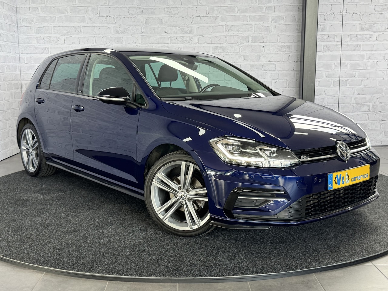 Volkswagen Golf - 1.0 TSI Highline ACC Navigatie Stoelverwarming - AutoWereld.nl