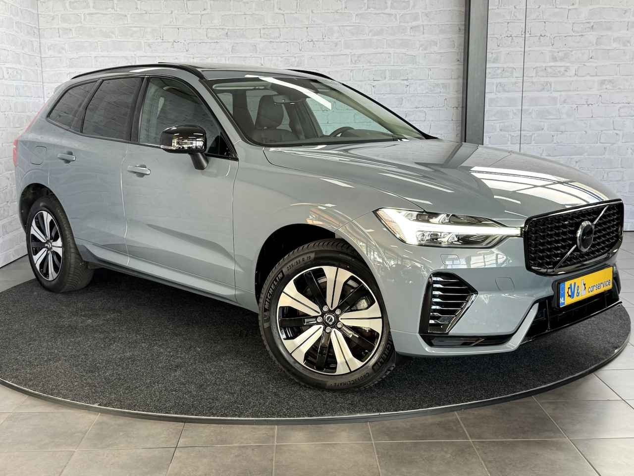 Volvo XC60 - 2.0 T6 Plug-in hybrid AWD Plus Dark Pano Trekhaak ACC - AutoWereld.nl