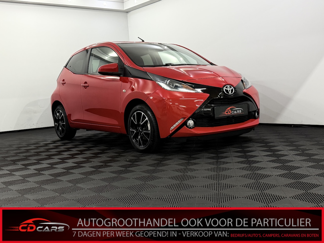 Toyota Aygo - 1.0 VVT-i x-play Camera, Airco, Lichtmetalen velgen, Automaat, Mistlamp - AutoWereld.nl