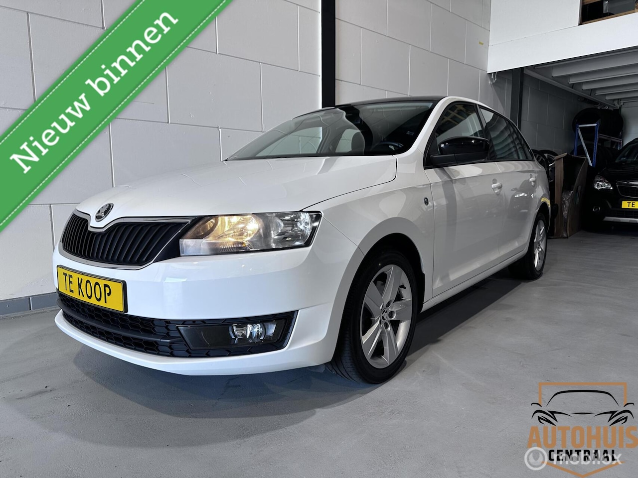 Skoda Rapid Spaceback - 1.2 TSI Greentech Style Edition 1.2 TSI Greentech Style Edition*Pano - AutoWereld.nl