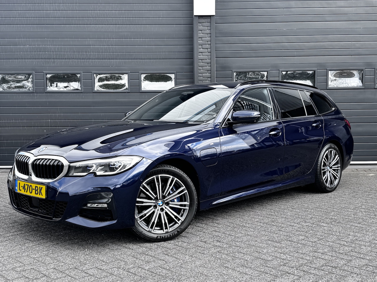 BMW 3-serie Touring - 330e xDrive High Executive | H&K Audio | 360 Camera | ACC | Laser | Trekhaak | €20.900,- i - AutoWereld.nl