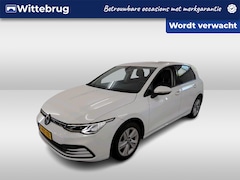 Volkswagen Golf - 1.0 TSI 110pk Life / App-connect / Navigatie / Parkeersensoren / Clima / LED verlichting /