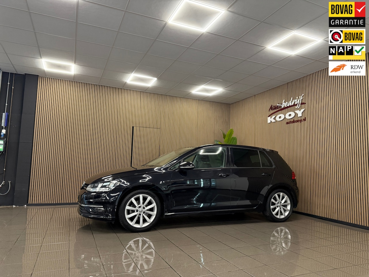 Volkswagen Golf - 1.6 TDI Comfortline Business * Automaat / Navigatie / Cruise control / LM Velgen / NL Auto - AutoWereld.nl
