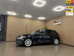 Volkswagen Golf - 1.6 TDI Comfortline Business * Automaat / Navigatie / Cruise control / LM Velgen / NL Auto