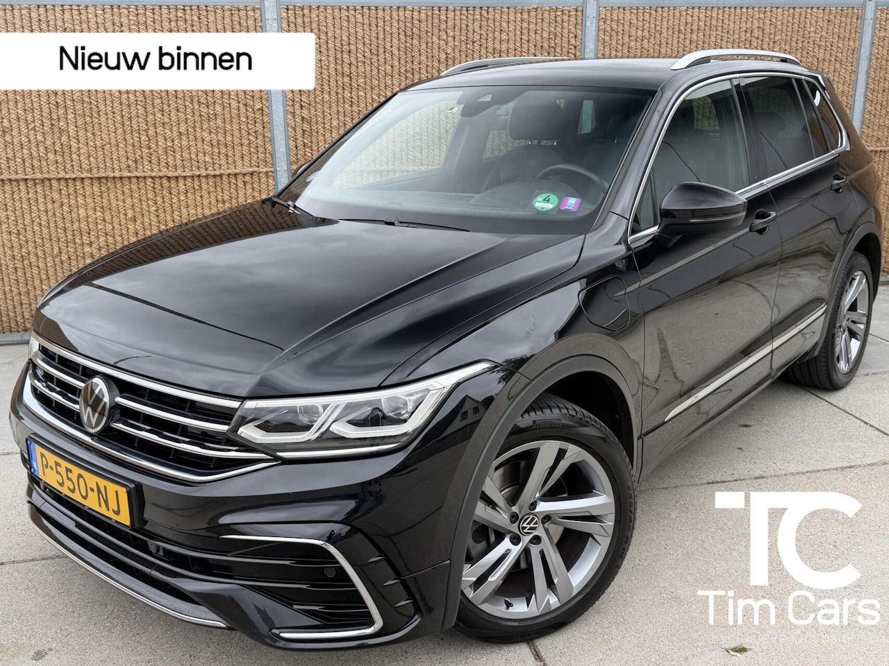 Volkswagen Tiguan - 1.4 TSI eHybrid R-Line Business+ Trekhaak uitklapbaar | LED IQ. Light | Getint glas | Acht - AutoWereld.nl