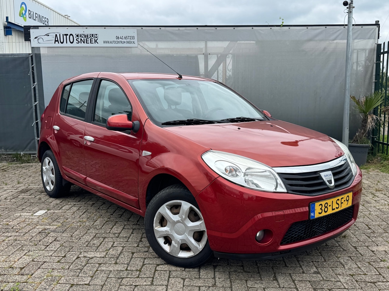 Dacia Sandero - 1.6 Lauréate - NWE APK - Airco - Elektr ramen - AutoWereld.nl