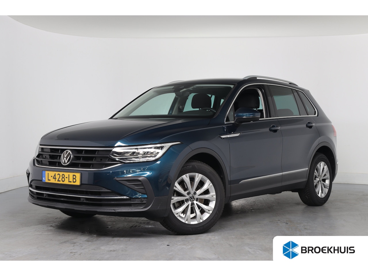 Volkswagen Tiguan - 1.5 TSI Life Business | 1e Eigenaar | Dealer Onderhouden | Stoel-/stuurverwarming | Camera - AutoWereld.nl