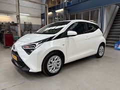 Toyota Aygo - 1.0 VVT-i 72pk 5D x-play | Airco | Navigatie | Apple carplay / Android auto | Camera | NAP
