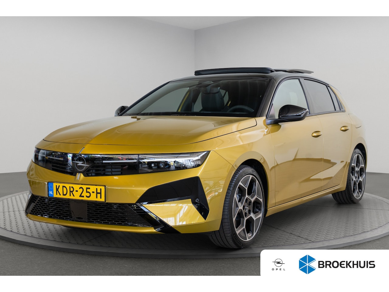 Opel Astra - 1.6 Turbo Plug In Hybrid Ultimate | Schuif-Kanteldak | Suede Bekleding | Camera | Navigati - AutoWereld.nl