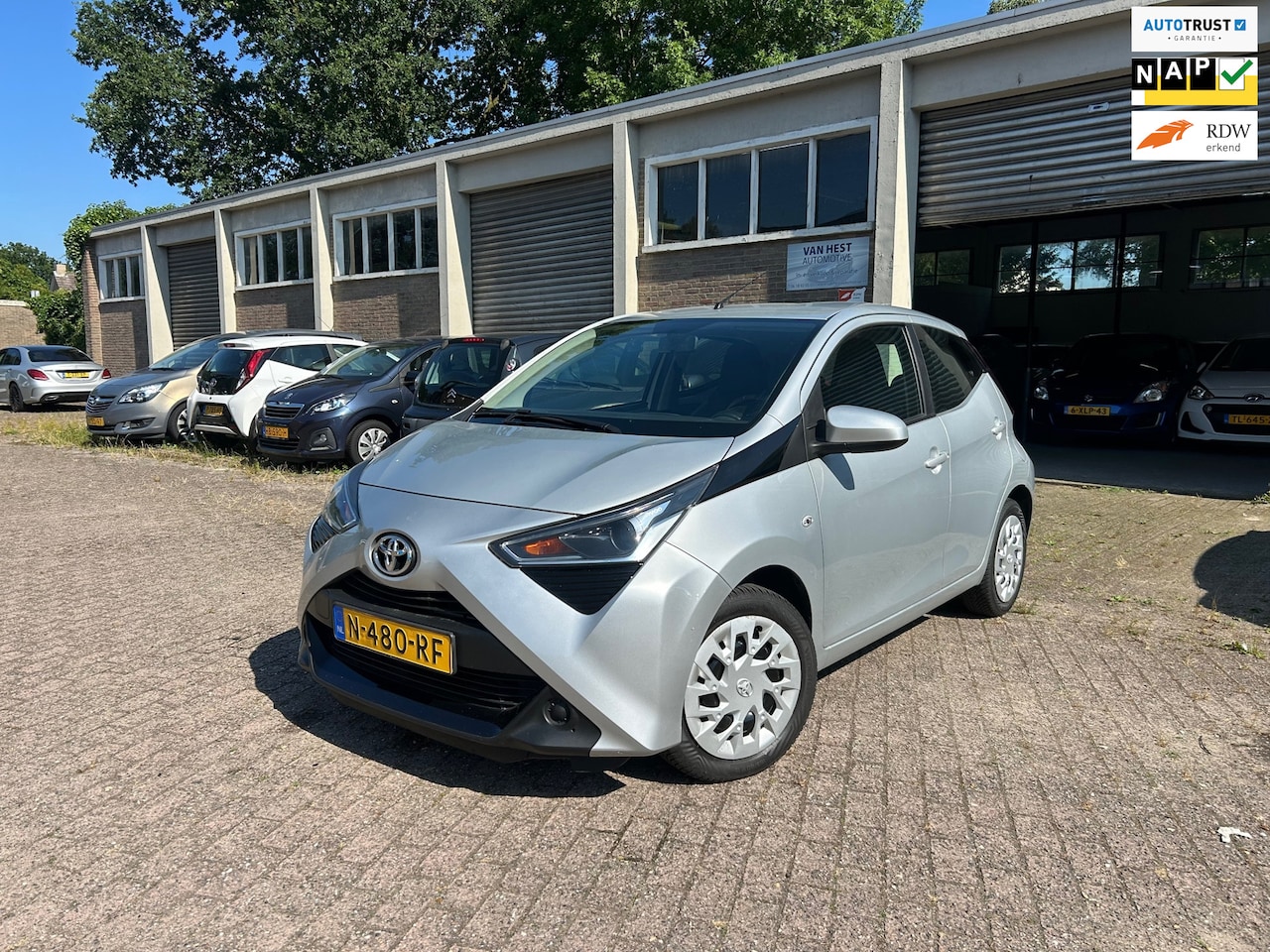 Toyota Aygo - 1.0 VVT-i x-play Airco/ Carplay/ Camera/ NAP! - AutoWereld.nl